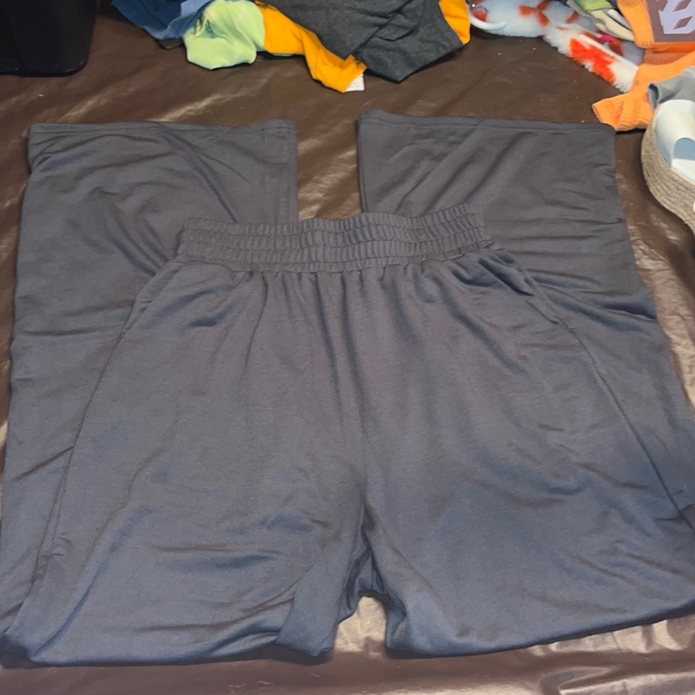 Grey wide leg sweatpants with pockets